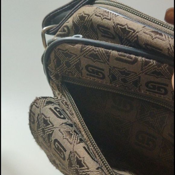 GD Uni-Sex Cross Body Mini Bag - Picture 7 of 12